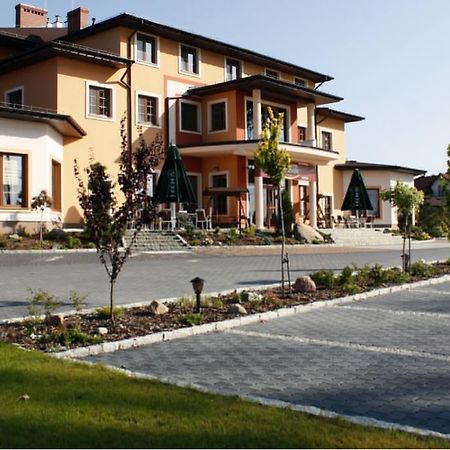 Hotel Ambasada Krobia Ngoại thất bức ảnh