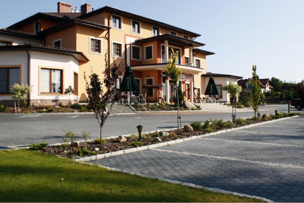 Hotel Ambasada Krobia Ngoại thất bức ảnh