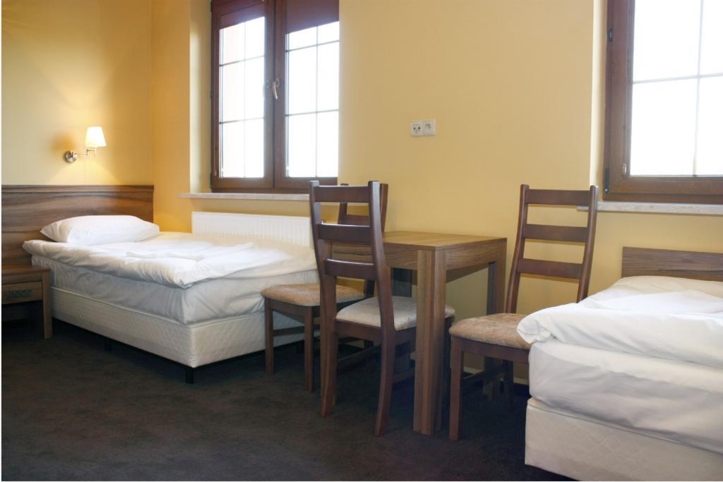 Hotel Ambasada Krobia Ngoại thất bức ảnh